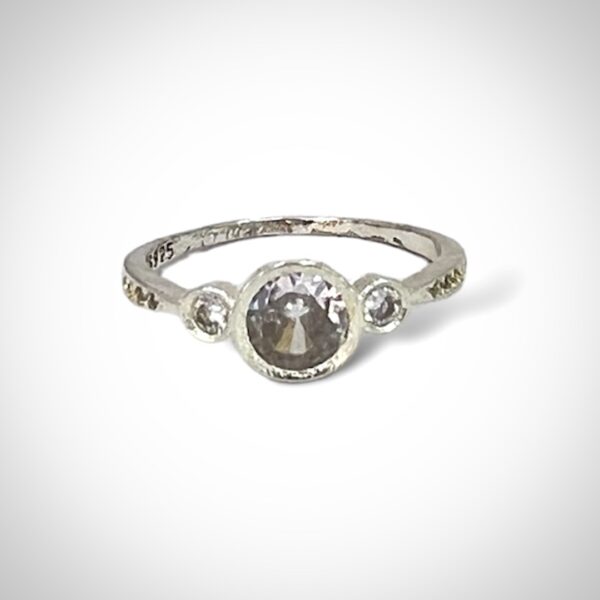 ANILLO TRÍO CIRCONES