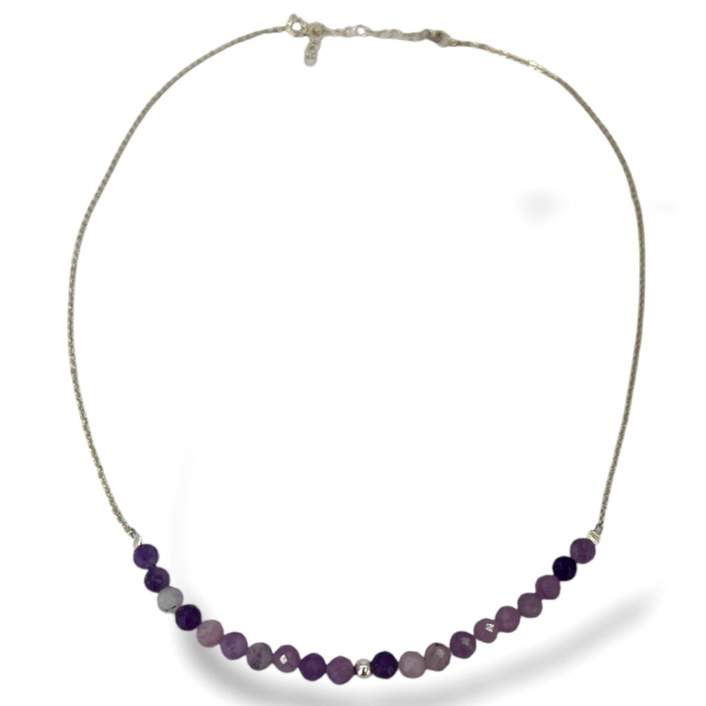 Collar de cuentas de Lepidolita y cadena de Plata.