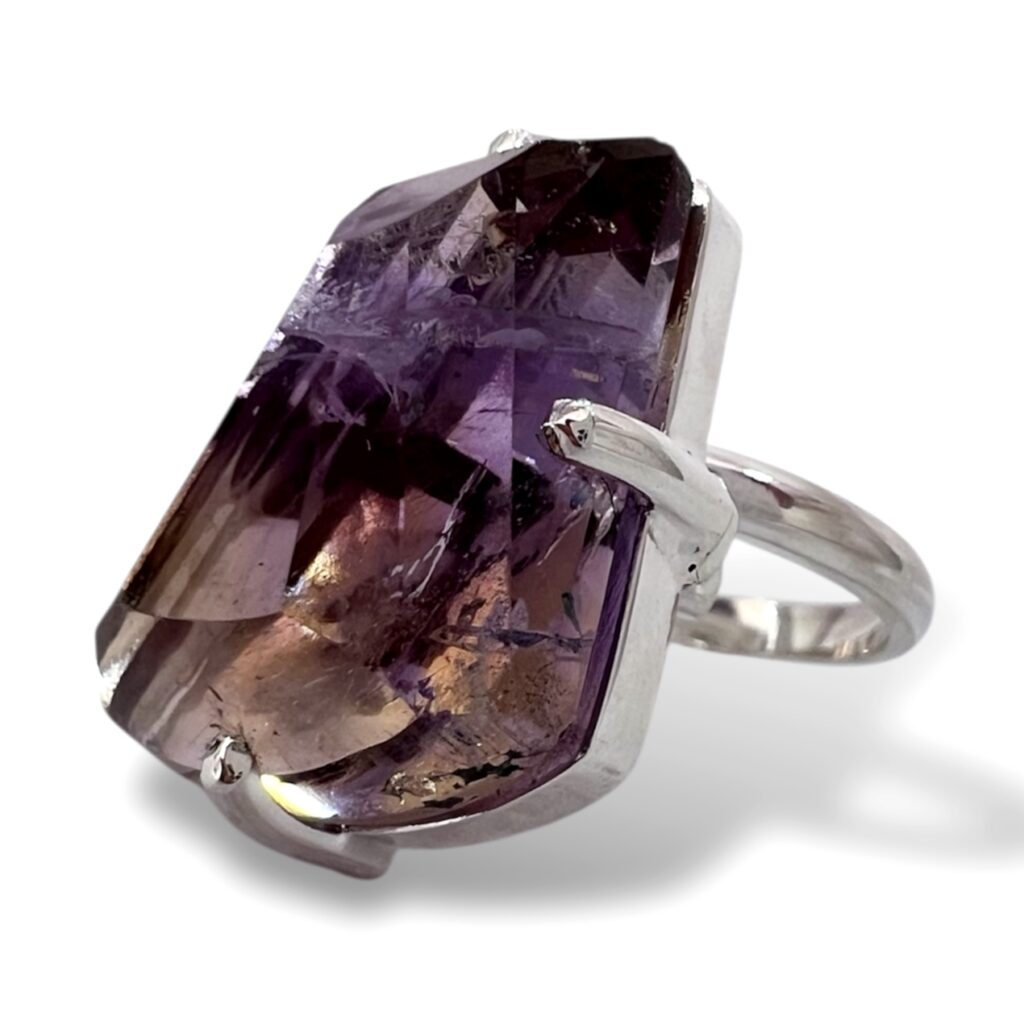 Anillo de Plata con Bolivianita rústica. Medida 7,5 aro ajustable.