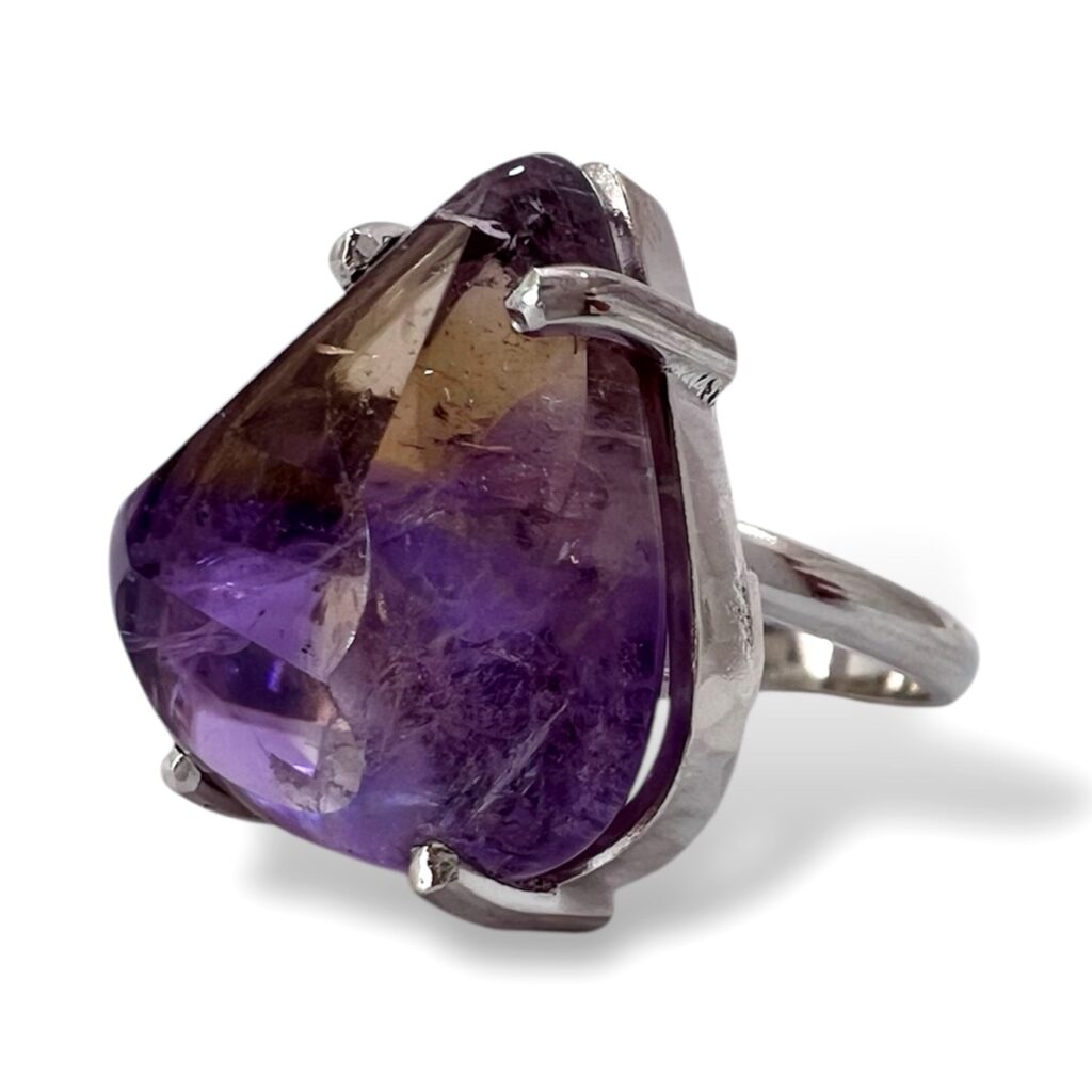 Anillo de Plata y Bolivianita Rústica. Medida 7, aro ajustable.