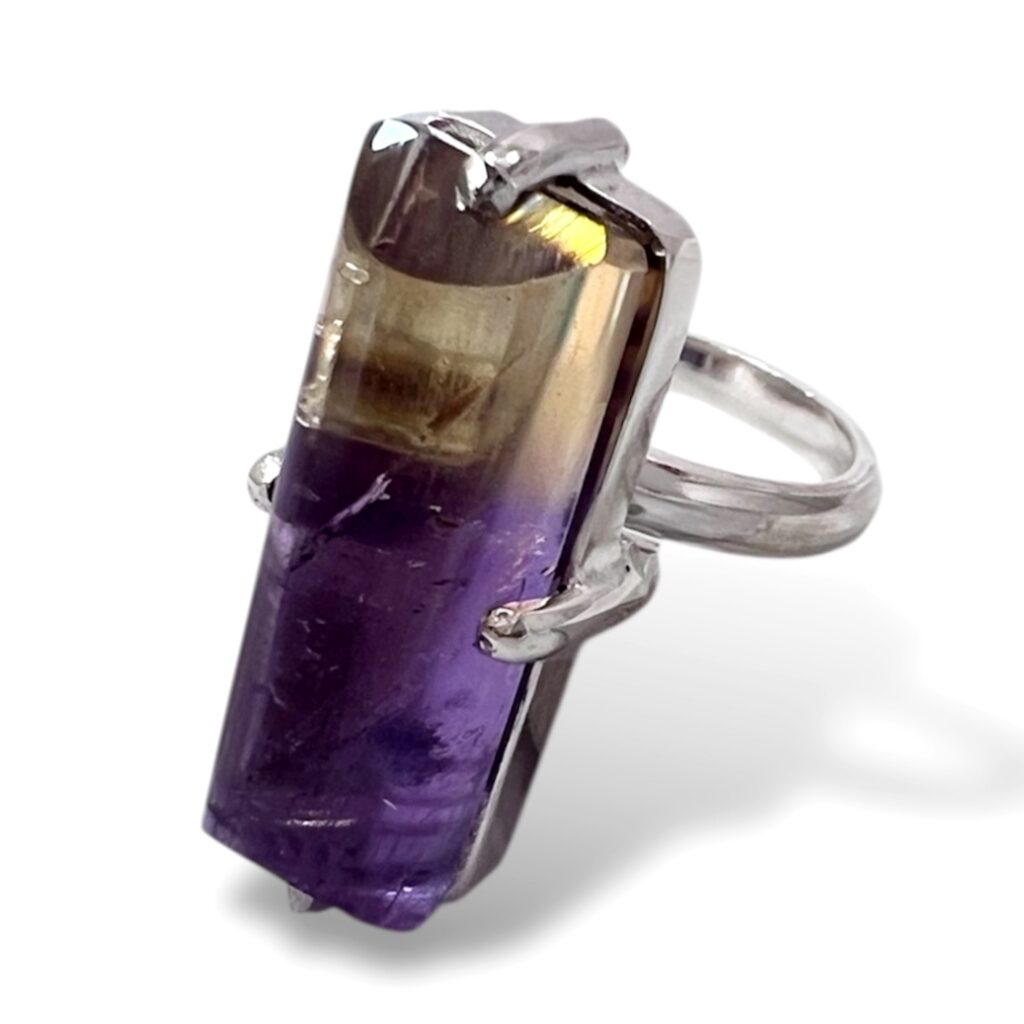 Anillo de Plata y Bolivianita rústica. Medida 7, aro ajustable.