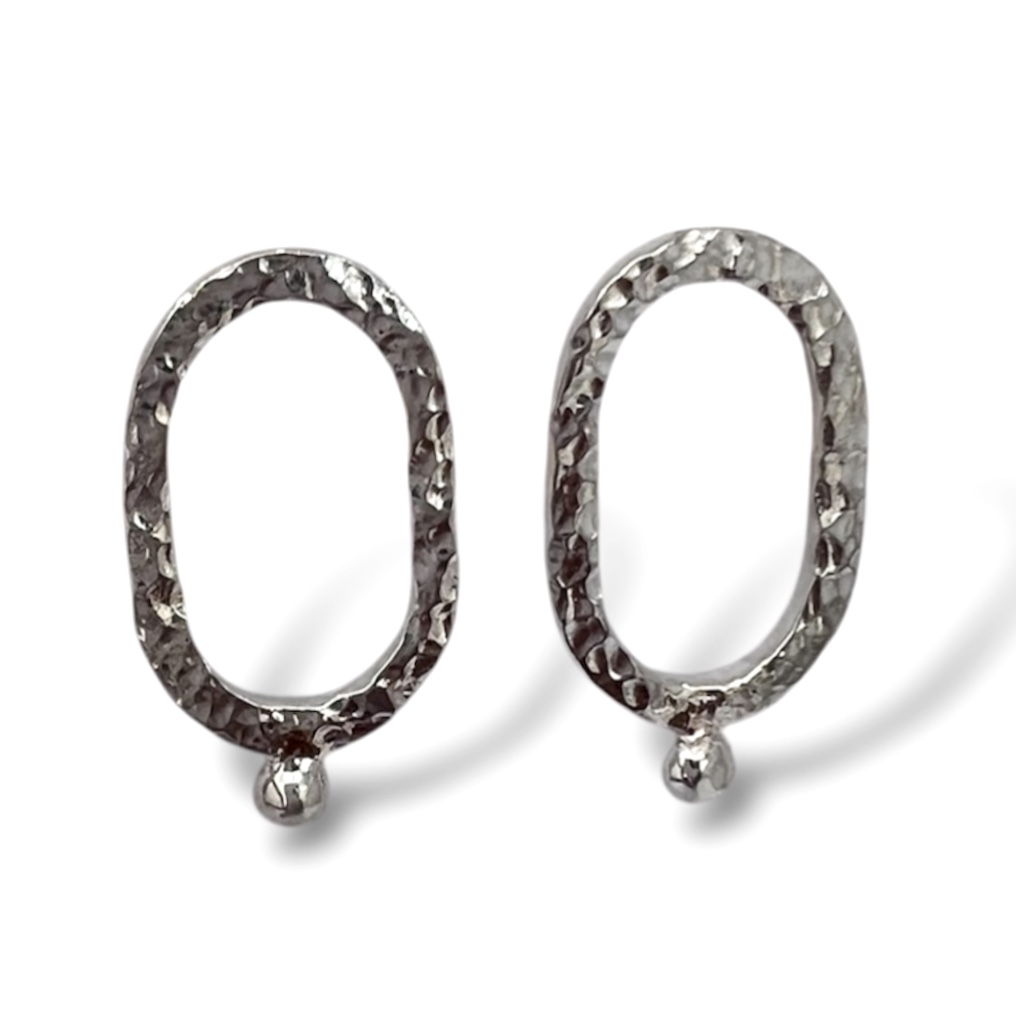 Aretes de Plata con diseño de óvalo con textura.