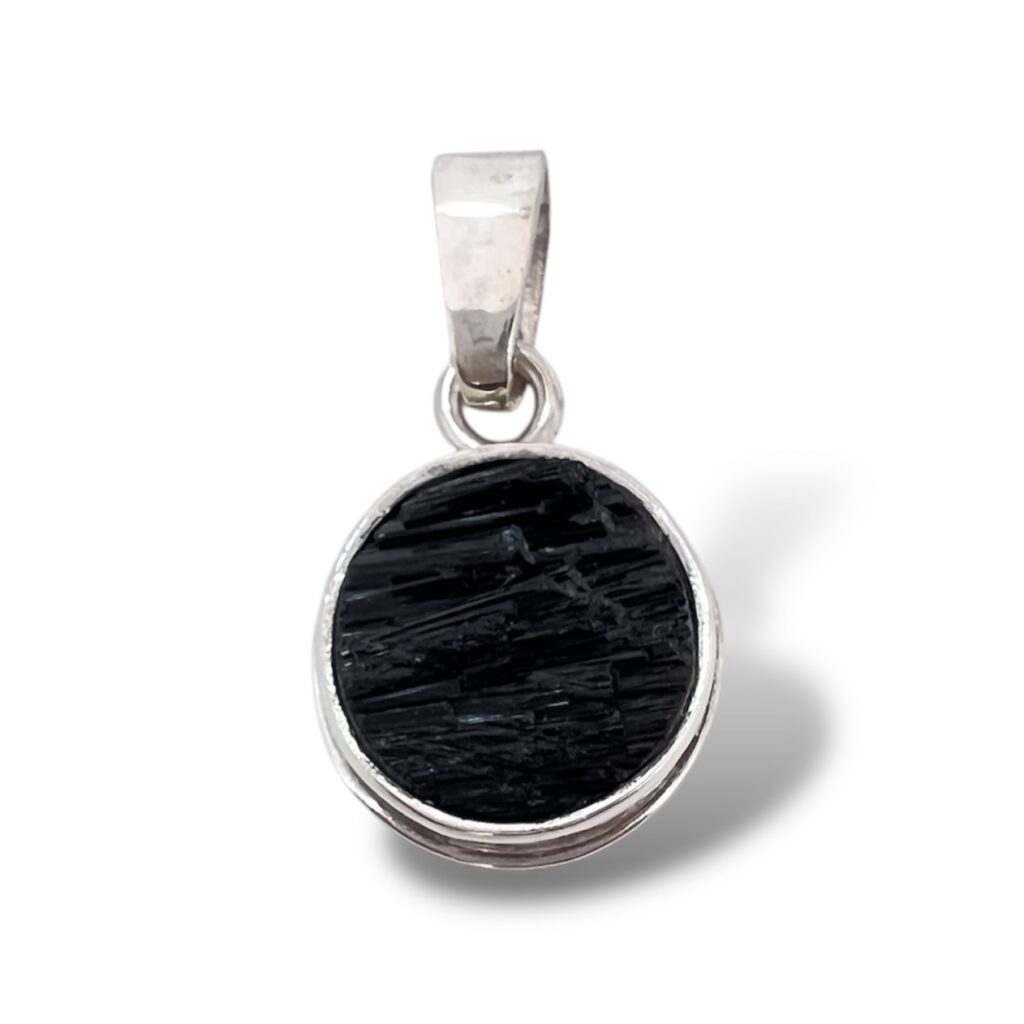 Dije de Turmalina Negra y Plata. Medida 2,6 cm.