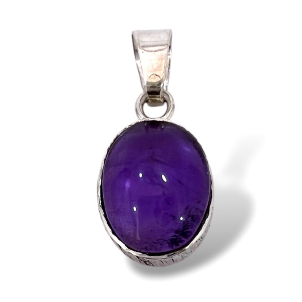 Dije de Plata con Amatista. Medida 3 cm.