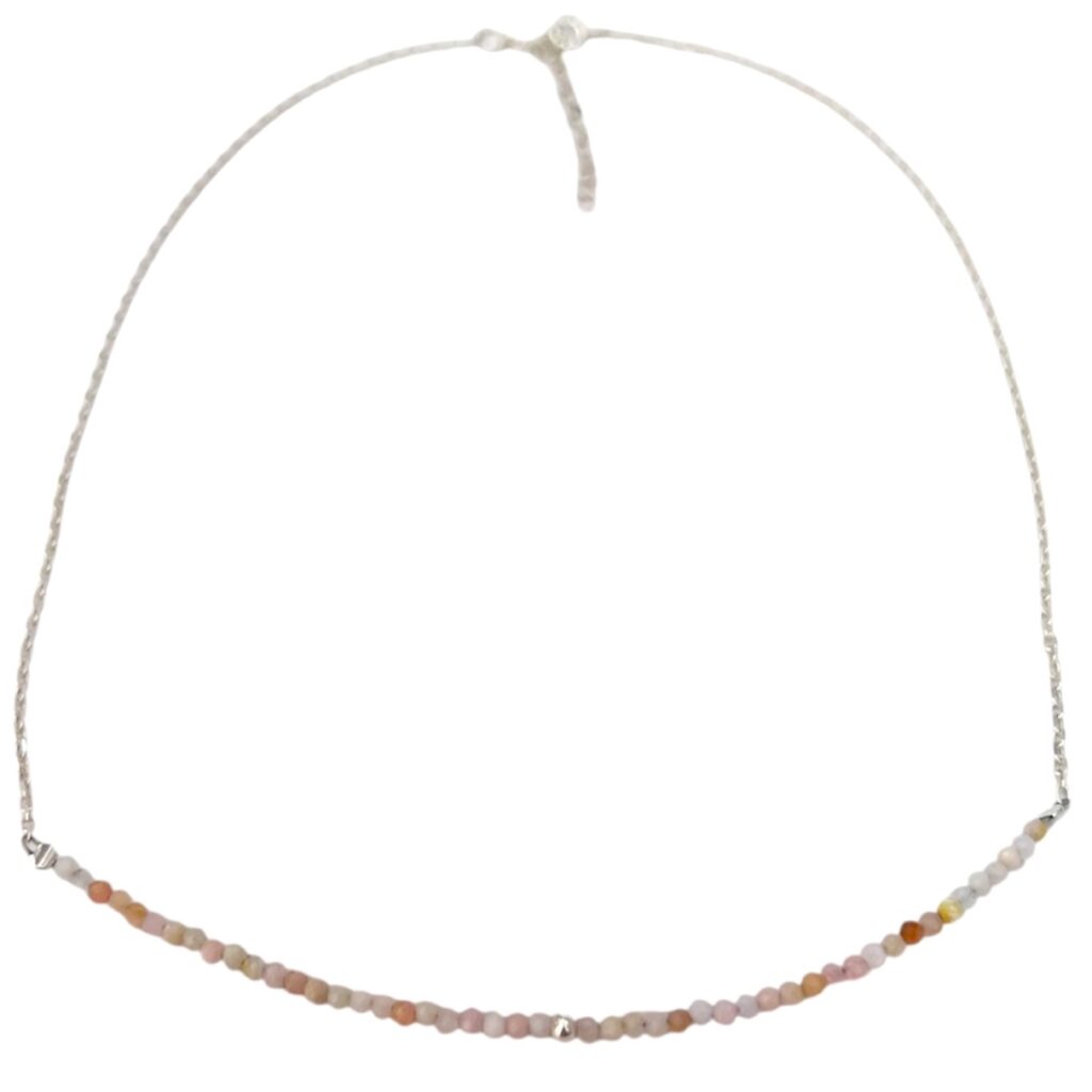 Collar de Plata con cuentas de Ópalo Rosa.