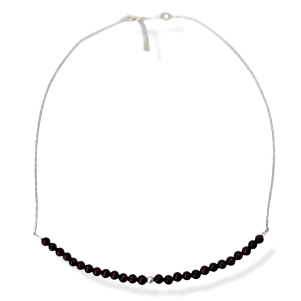 Collar de Plata con cuentas de Granate.