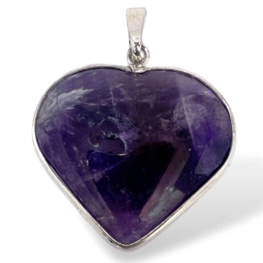 Dije de Amatista con forma de Corazón grande y Plata.