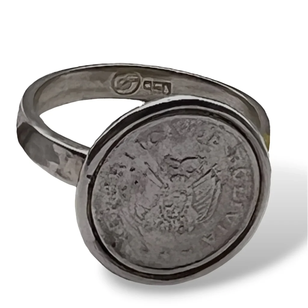 Anillo de Plata con el Escudo de Bolivia. Talla 9.