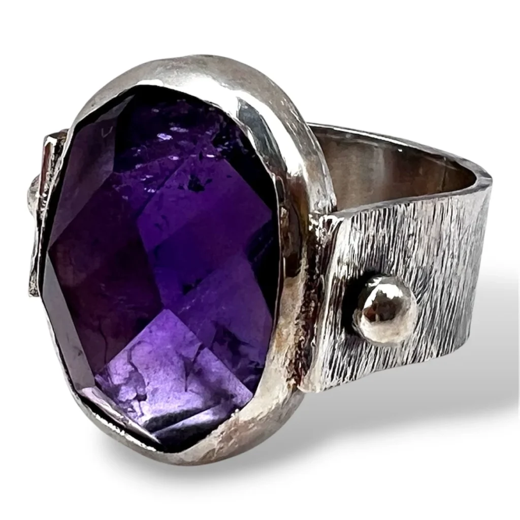 Anillo de Plata con Amatista Boliviana. Medida 8.