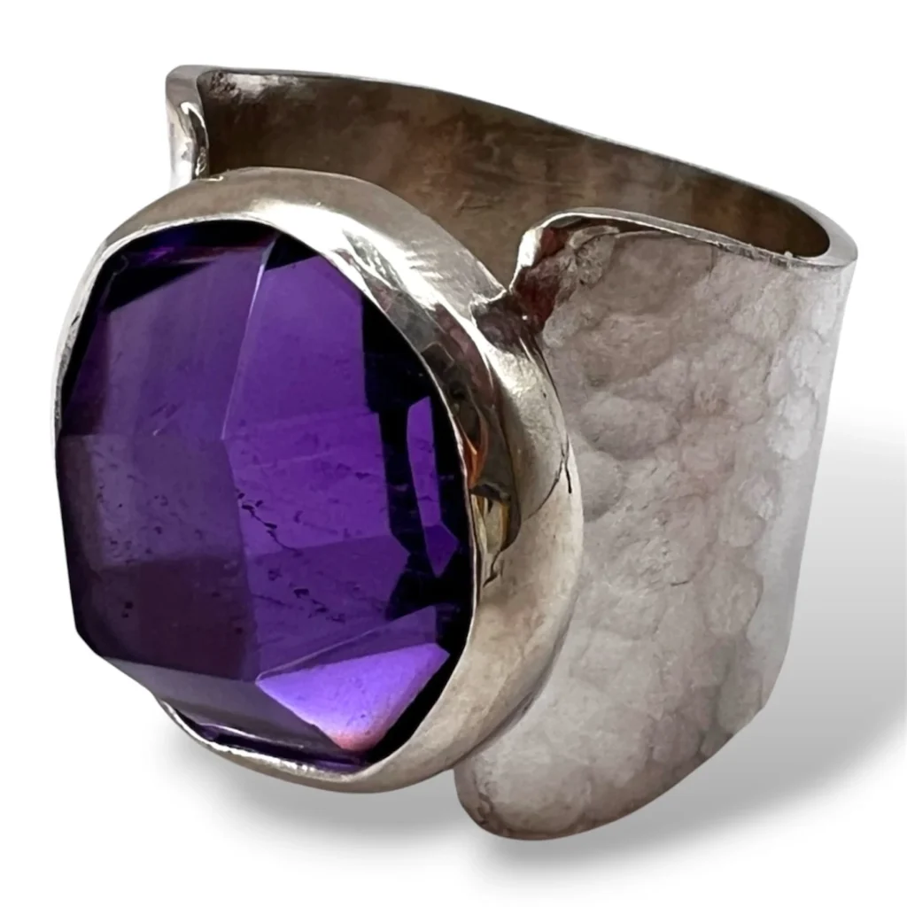 Anillo de Plata con Amatista Boliviana. Medida 8.