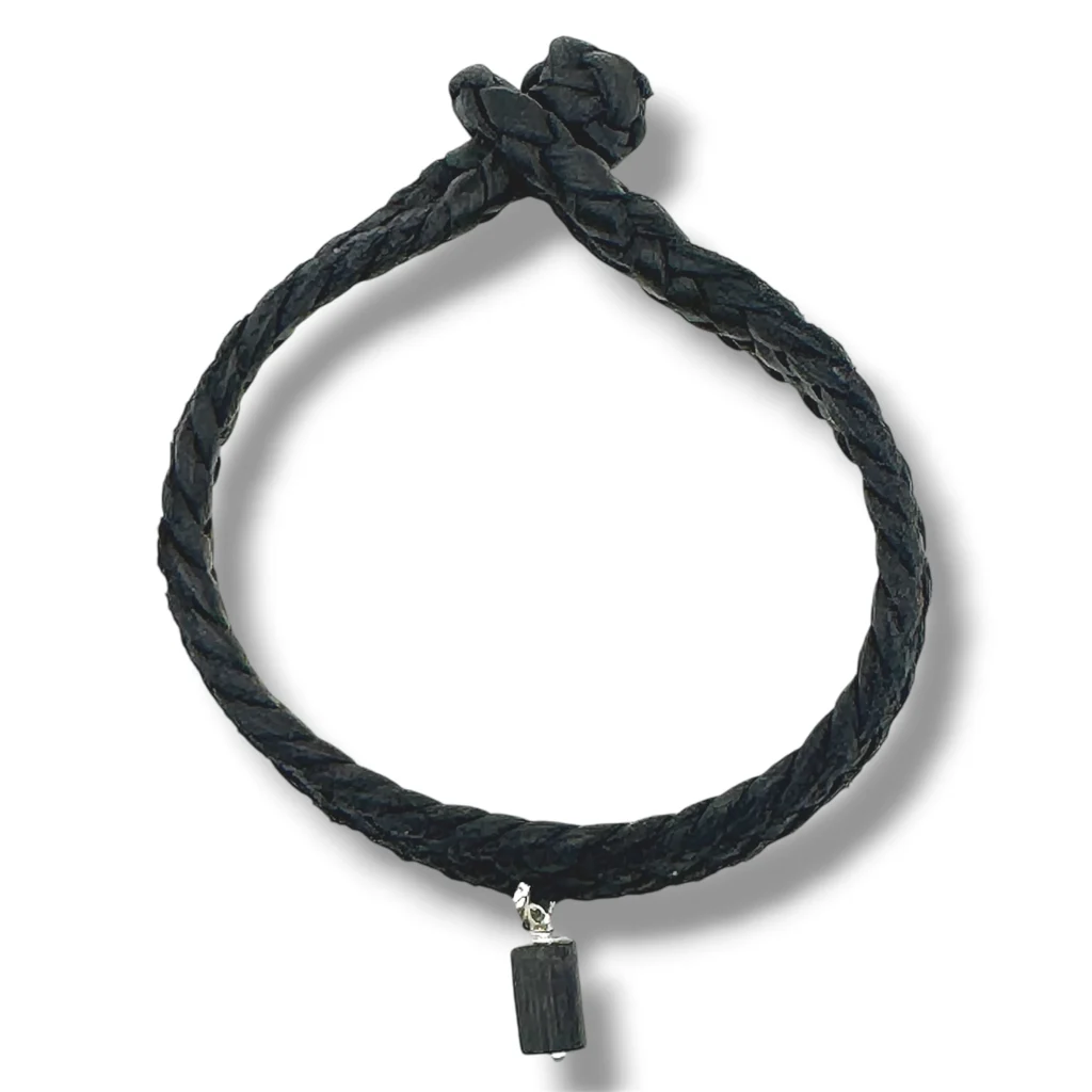 Pulsera de Cuero negro con dije de Turmalina Negra.
