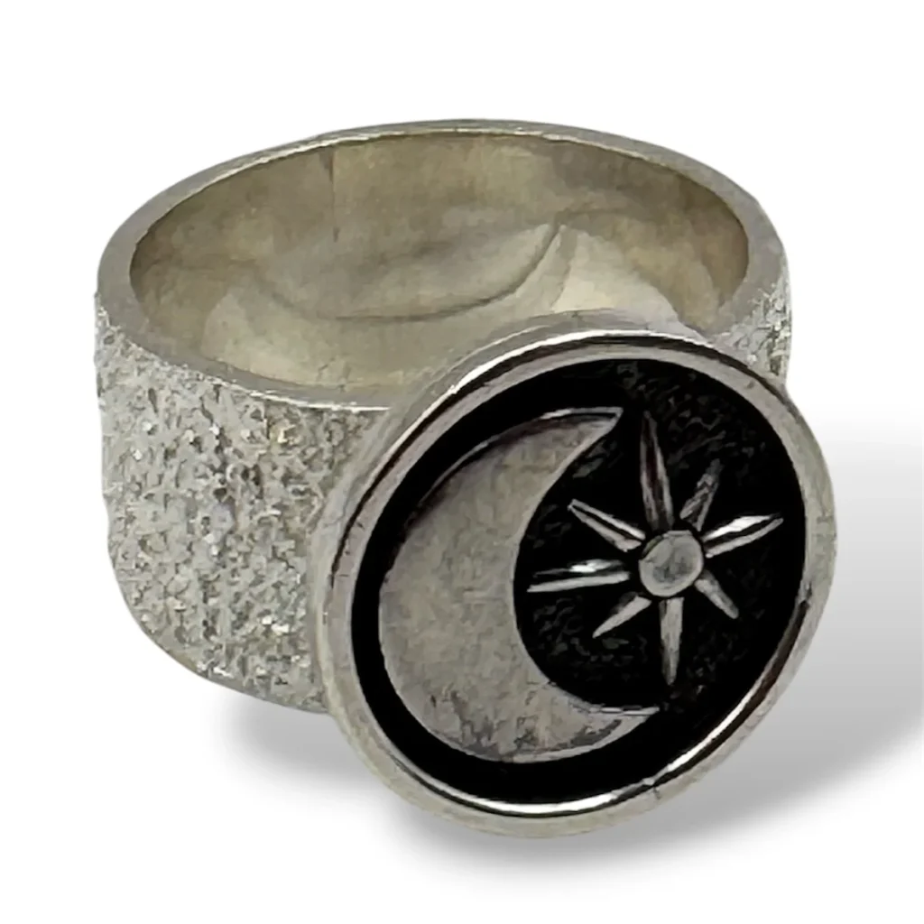 Anillo de Plata con diseño de Luna con estrella. Medida 9.