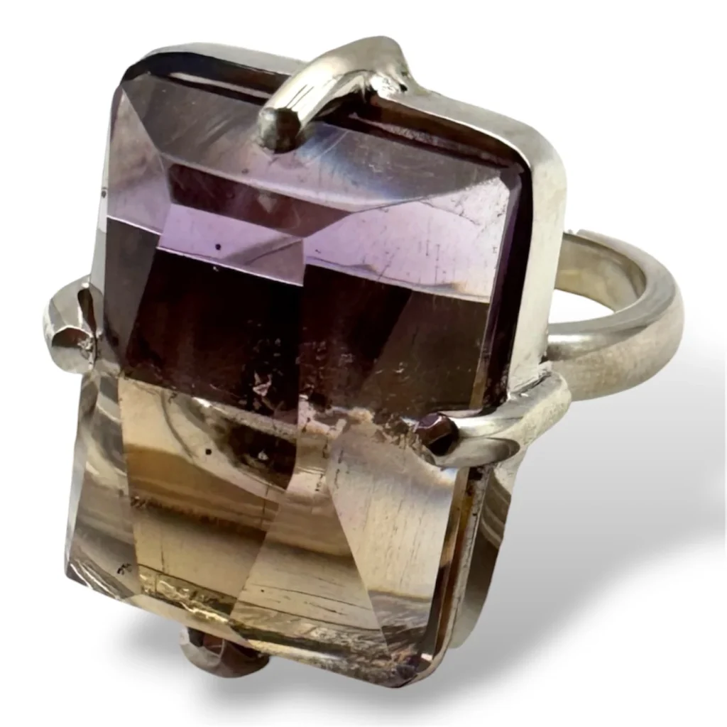 Anillo de Plata con Bolivianita rústica. Medida 8.